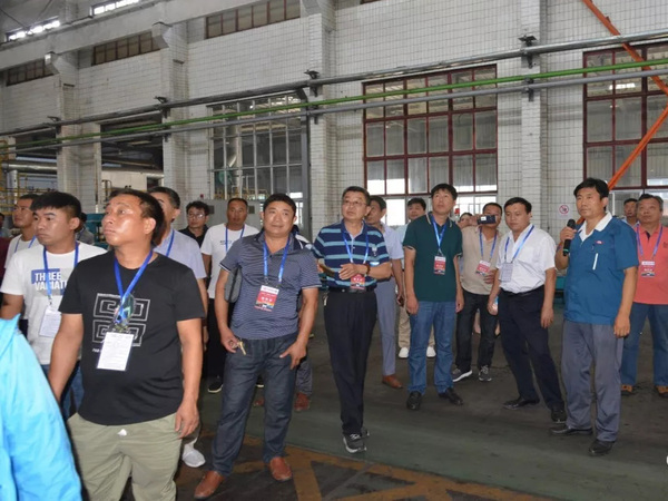 社会公家在WilliamHill威廉希尔集团科普基地出产车间参观进建